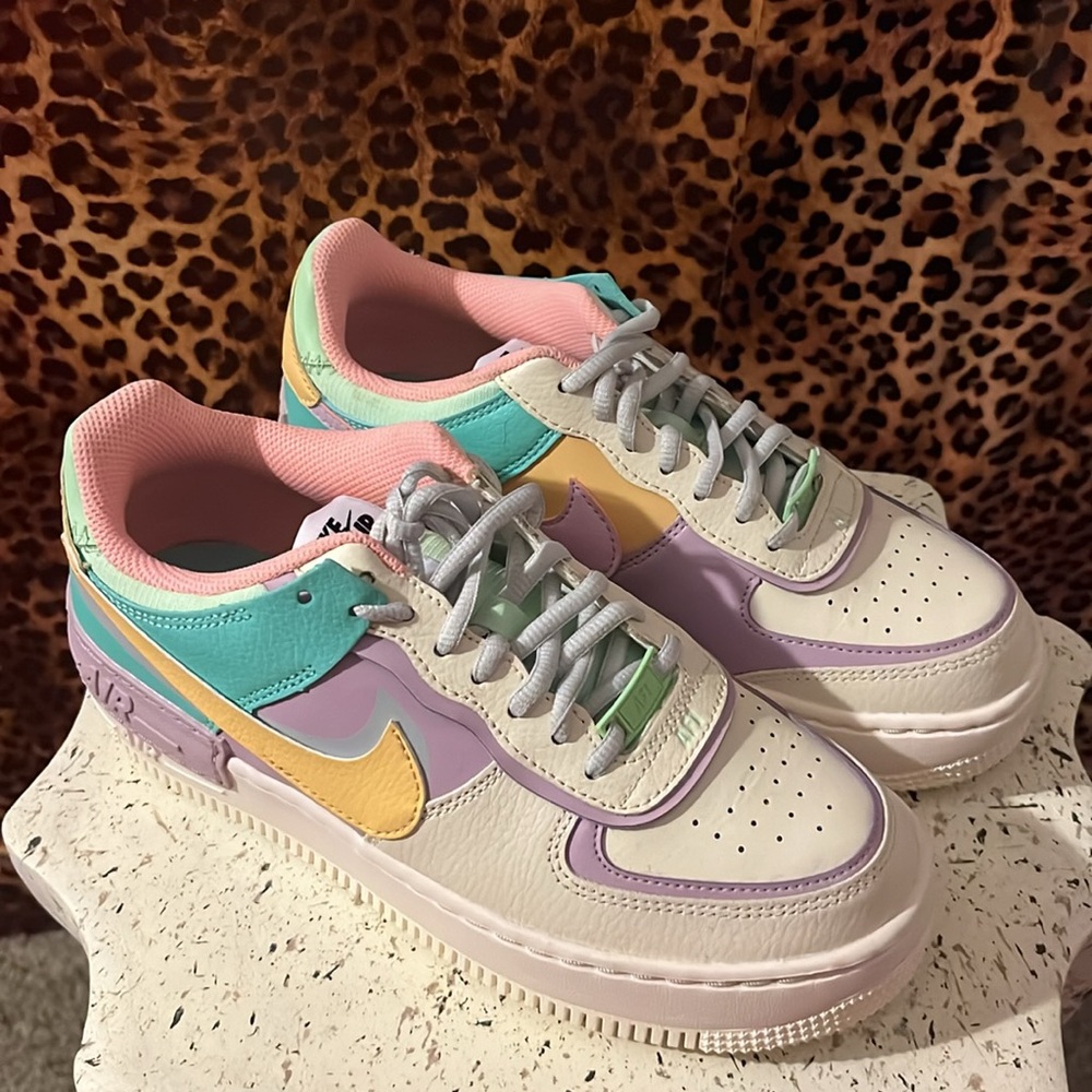 Nike - Picture 4 of 9
